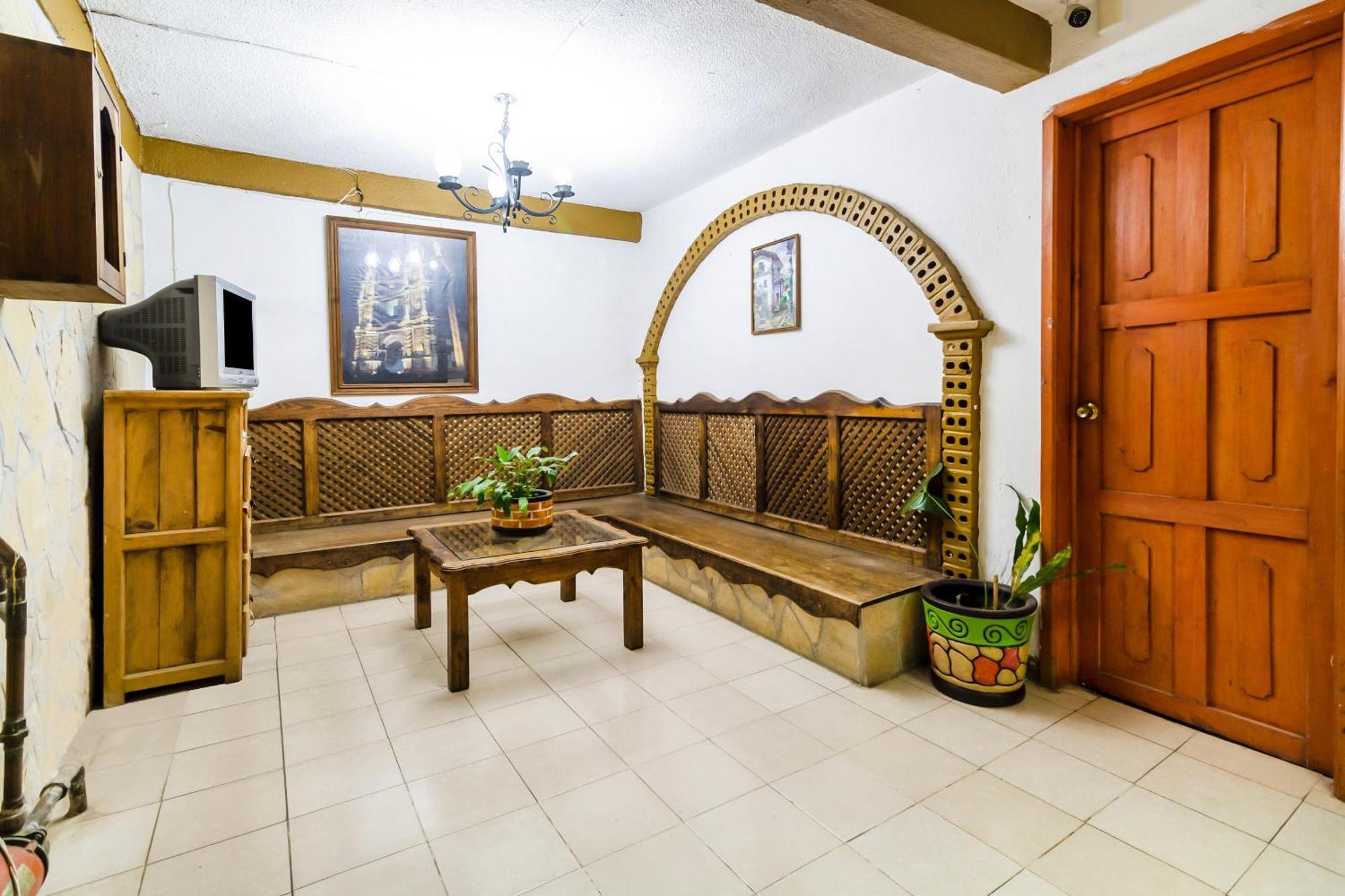 Oyo Hotel La Luna, Templo De Santo Domingo De Guzman San Cristobal de las Casas Bagian luar foto