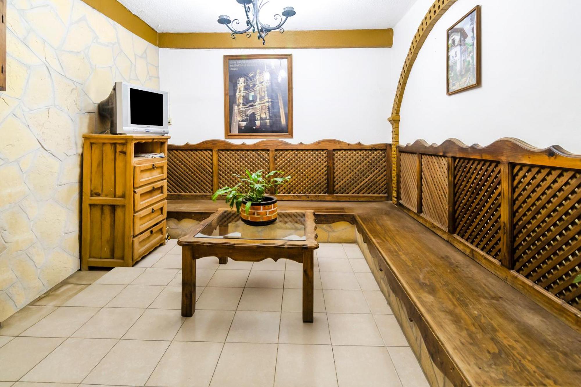 Oyo Hotel La Luna, Templo De Santo Domingo De Guzman San Cristobal de las Casas Bagian luar foto